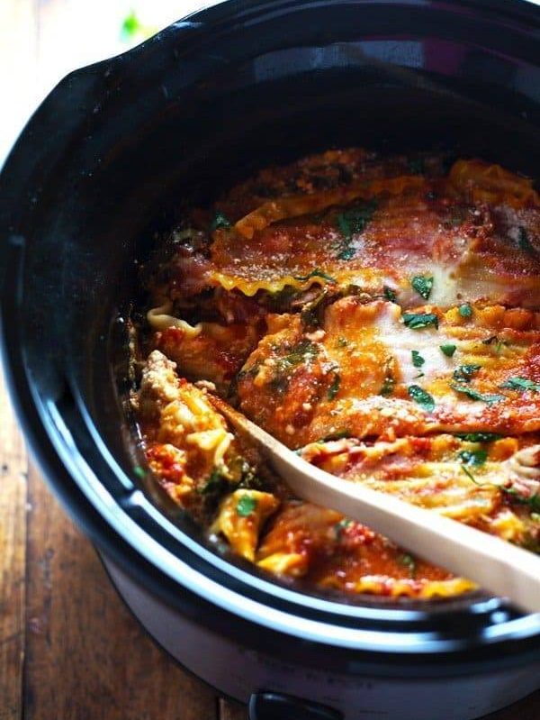Super Easy Skinny Veggie Crockpot Lasagna - a handful of simple ingredients for a healthy family dinner. | https://start-now.today