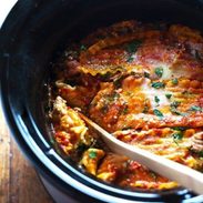 Super Easy Skinny Veggie Crockpot Lasagna - a handful of simple ingredients for a healthy family dinner. | https://start-now.today
