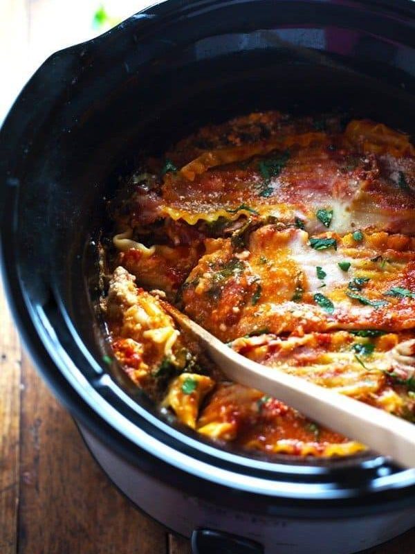 Super Easy Skinny Veggie Crockpot Lasagna - a handful of simple ingredients for a healthy family dinner. | https://start-now.today
