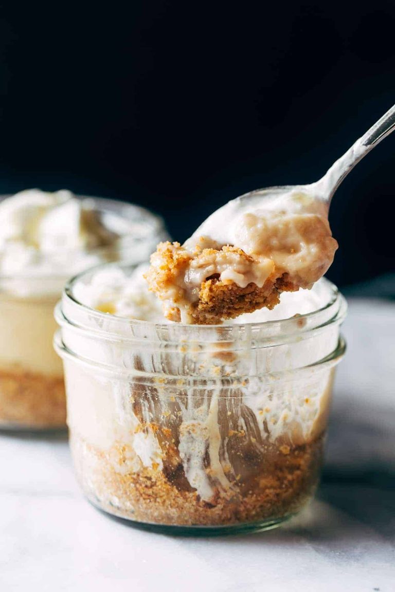 Banana cream pie in jars.