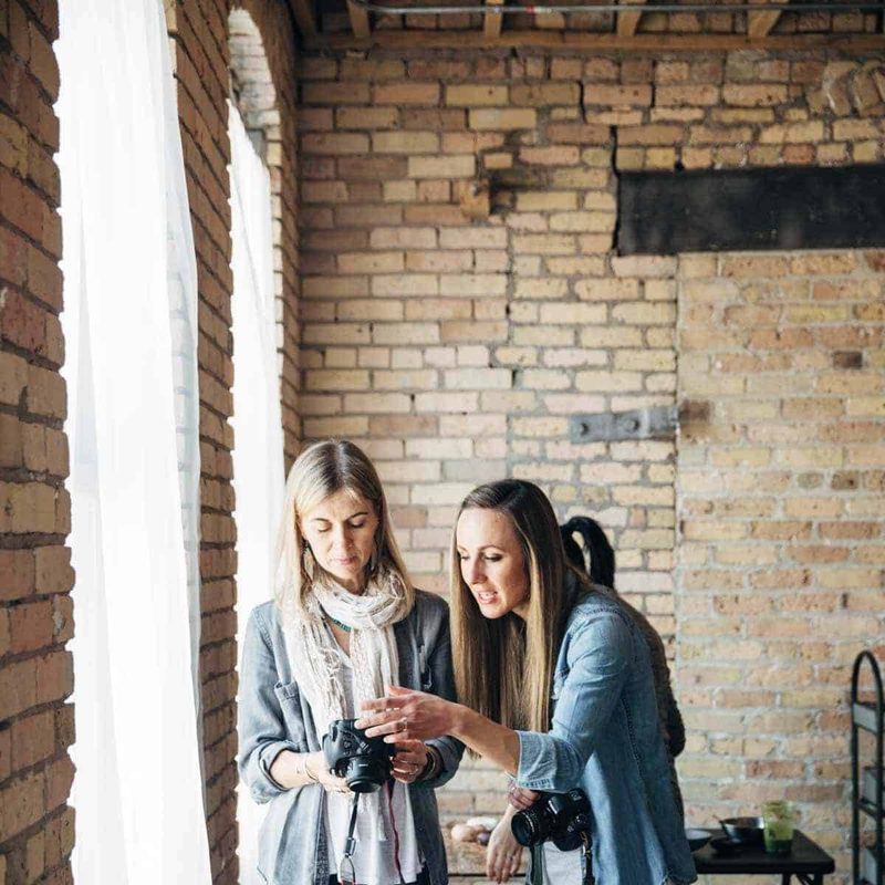 Lindsay helping a workshop participant take a photo.